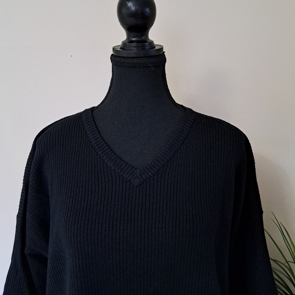 New! Elle Ribbed Knit Sweater Women's Size Medium Black V-neck Top - Picture 6 of 11